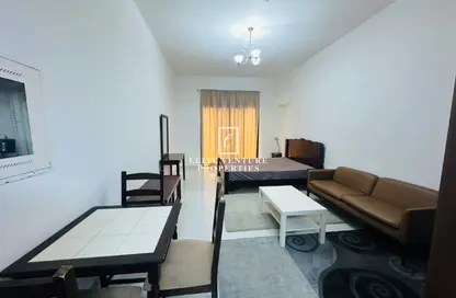 شقة - 1 حمام للايجار في مساكن النخبة رقم 6 - مساكن النخبة الرياضية - مدينة دبي الرياضية - دبي