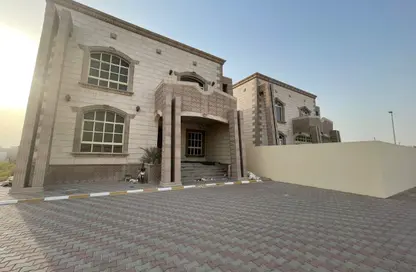 Villa - 5 Bedrooms - 6 Bathrooms for rent in Shakhbout City - Abu Dhabi