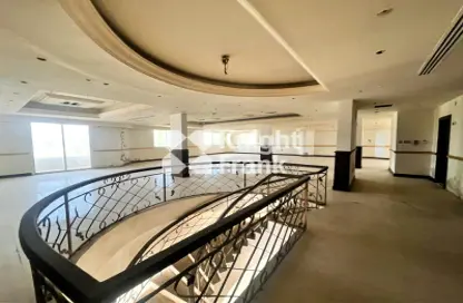 Retail - Studio for rent in Khalidiya Street - Al Khalidiya - Abu Dhabi