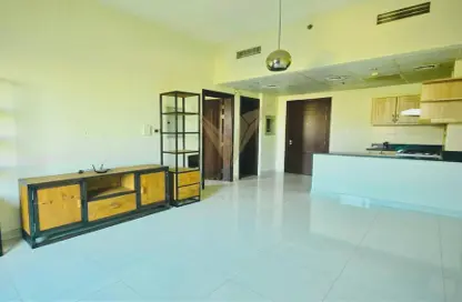 شقة - غرفة نوم - 2 حمامات للايجار في مساكن النخبة رقم 7 - مساكن النخبة الرياضية - مدينة دبي الرياضية - دبي