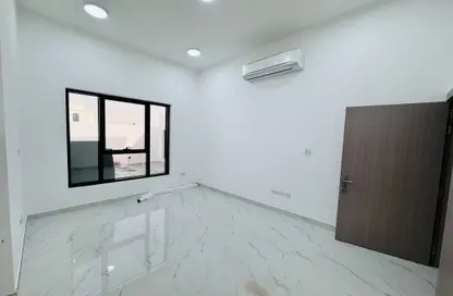 Apartment - 3 Bedrooms - 4 Bathrooms for rent in Shakhbout City - Abu Dhabi