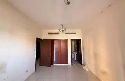 شقة - غرفة نوم - 2 حمامات للايجار في مبنى إس11 - طراز أسباني - المدينة الدولية - دبي