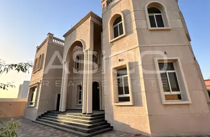 Villa - 5 Bedrooms - 6 Bathrooms for rent in Al Aweer 1 - Al Aweer - Dubai