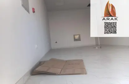 Shop - Studio for rent in Al Jurf 3 - Al Jurf - Ajman Downtown - Ajman