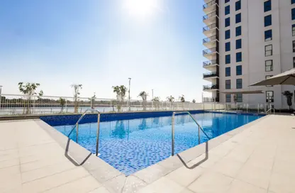 Pool image for: Apartment - 2 Bedrooms - 2 Bathrooms for sale in Waters Edge - Yas Island - Abu Dhabi, Image 1