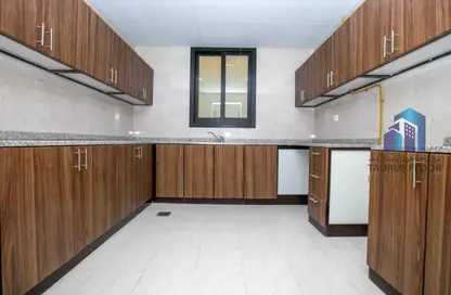 شقة - 2 غرف نوم - 3 حمامات للايجار في مبنى صلاح الدين - الخبيصي - ديرة - دبي