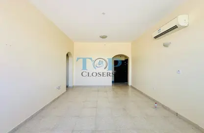 شقة - 2 غرف نوم - 2 حمامات للايجار في الدفينة - اشارج - العين