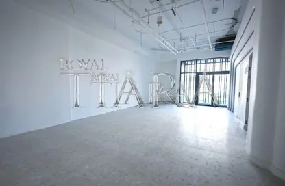 Office Space - Studio - 1 Bathroom for sale in SOL Bay - Business Bay - Dubai