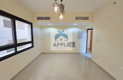 شقة - غرفة نوم - 2 حمامات للايجار في الزاهية - تجارية مويلح - الشارقة شقة - غرفة نوم - 2 حمامات للايجار في الزاهية - تجارية مويلح - الشارقة