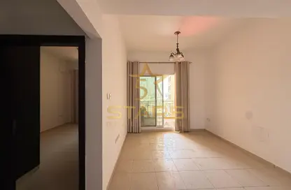 Apartment - 1 Bedroom - 1 Bathroom for sale in Mazaya 2 - Queue Point - Dubai Land - Dubai
