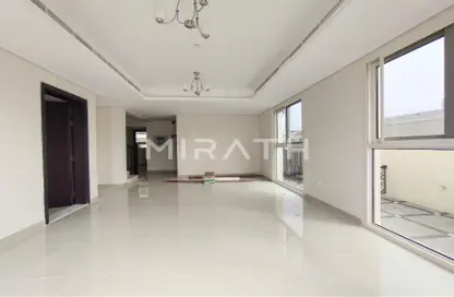 Empty Room image for: Villa - 4 Bedrooms - 5 Bathrooms for rent in Mirdif Villas - Mirdif - Dubai, Image 1