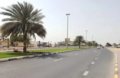 عمارة بالكامل - 8 غرف نوم - 8 حمامات للبيع في تجارية مويلح - الشارقة