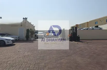 مستودع - استوديو - 2 حمامات للايجار في الصجعة - الشارقة