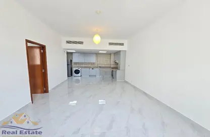 شقة - غرفة نوم - 2 حمامات للايجار في ردهة استن - مدينة السيارات - دبي