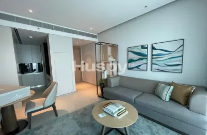 Living / Dining Room image for: Apartment - 1 Bedroom - 2 Bathrooms for rent in Jumeirah Gate Tower 2 - The Address Jumeirah Resort and Spa - Jumeirah Beach Residence - Dubai, Image 1