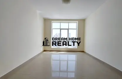 Apartment - 3 Bedrooms - 3 Bathrooms for rent in Al Thani Building - Al Khan - Sharjah