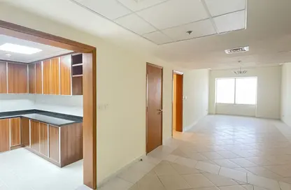Apartment - 2 Bedrooms - 2 Bathrooms for rent in 21st Century Tower - Sheikh Zayed Road - Dubai