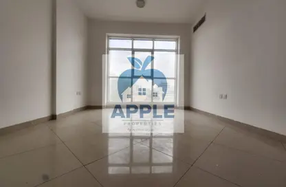 شقة - غرفة نوم - 2 حمامات للايجار في الزاهية - تجارية مويلح - الشارقة