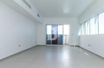 Empty Room image for: Apartment - 2 Bedrooms - 3 Bathrooms for rent in Al Reef Tower - Corniche Road - Abu Dhabi, Image 1