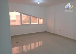 صورةغرفة فارغة لـ: شقة - 3 غرف نوم - 2 حمامات للكراء في الخالدية - أبوظبي, صورة 1