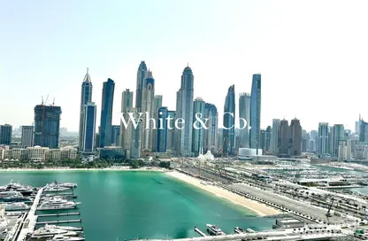 شقة - 2 غرف نوم - 2 حمامات للبيع في مارينا فيستا - إعمار بيتشفرونت - دبي هاربور - دبي