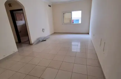 شقة - غرفة نوم - 2 حمامات للايجار في مجمع مويلح - تجارية مويلح - الشارقة