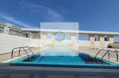 صورة لـ حوض سباحة شقة - 2 غرف نوم - 3 حمامات للايجار في مجمع دوسيت السكني - معسكر آل نهيان - أبوظبي ، صورة رقم 1