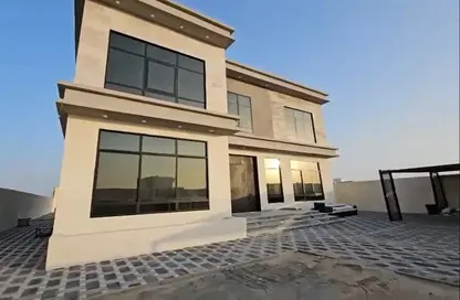 Villa - 4 Bedrooms - 5 Bathrooms for rent in Al Aweer 1 - Al Aweer - Dubai