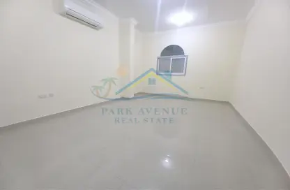 صورة لـ غرفة فارغة شقة - غرفة نوم - 1 حمام للايجار في مدينة محمد بن زايد - أبوظبي ، صورة رقم 1