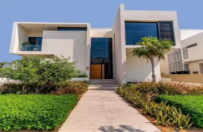 Villa - Studio - 4 Bathrooms for rent in Jumeira Beach Road - Jumeirah - Dubai