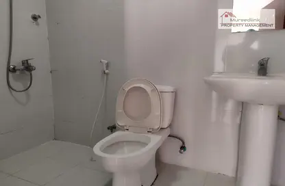 صورة لـ حمام شقة - 1 حمام للايجار في الزهراء - أبوظبي ، صورة رقم 1