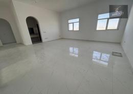 صورةغرفة فارغة لـ: شقة - 3 غرف نوم - 3 حمامات للكراء في الوثبة - أبوظبي, صورة 1