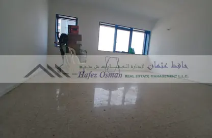 شقة - 3 غرف نوم - 3 حمامات للايجار في شارع المطار - أبوظبي