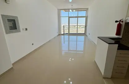 Apartment - Studio - 1 Bathroom for rent in Uniestate Millennium Tower - Dubai Silicon Oasis - Dubai