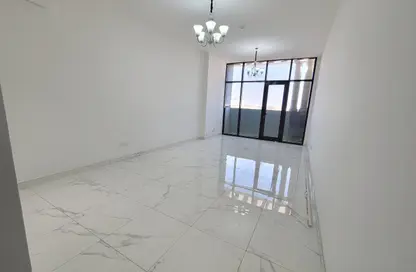 Apartment - 3 Bedrooms - 3 Bathrooms for rent in Muwailih Building - Muwaileh - Sharjah