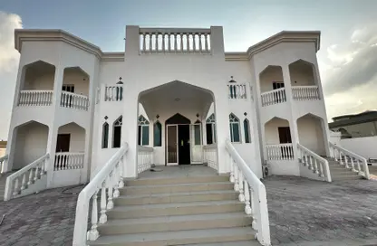 Villa - 7+ Bedrooms - 7+ Bathrooms for rent in Julfar - Ras Al Khaimah