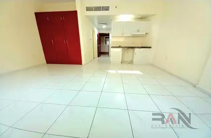 Empty Room image for: Apartment - 1 Bathroom for rent in Al Darmaki Building 1162 - Hamdan Street - Abu Dhabi, Image 1