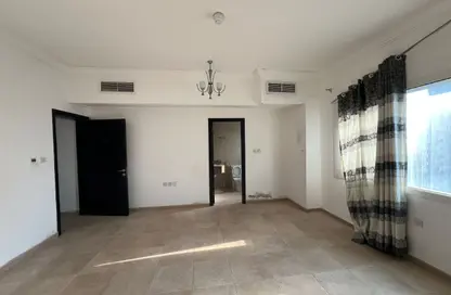 شقة - 2 غرف نوم - 3 حمامات للايجار في ميجا مول - القاسمية - الشارقة