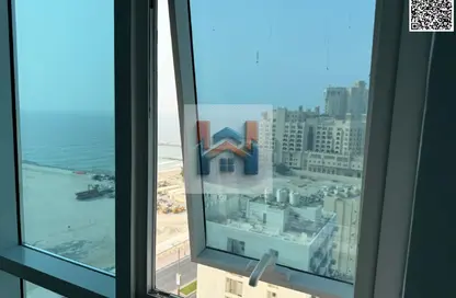 شقة - 2 غرف نوم - 3 حمامات للايجار في مساكن كورنيش عجمان - طريق كورنيش عجمان - عجمان