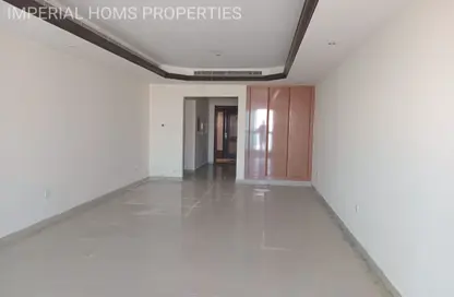 شقة - 2 غرف نوم - 1 حمام للايجار في برج الكورنيش - طريق كورنيش عجمان - عجمان شقة - 2 غرف نوم - 1 حمام للايجار في برج الكورنيش - طريق كورنيش عجمان - عجمان