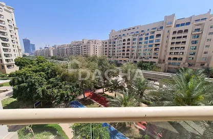 Apartment - 2 Bedrooms - 2 Bathrooms for rent in Al Tamr - Shoreline Apartments - Palm Jumeirah - Dubai
