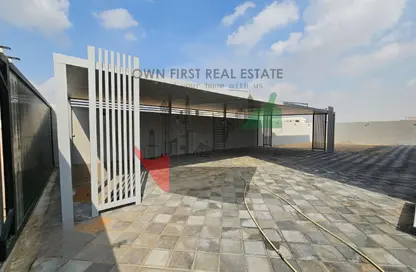 Villa - 4 Bedrooms - 5 Bathrooms for rent in Al Aweer 1 - Al Aweer - Dubai