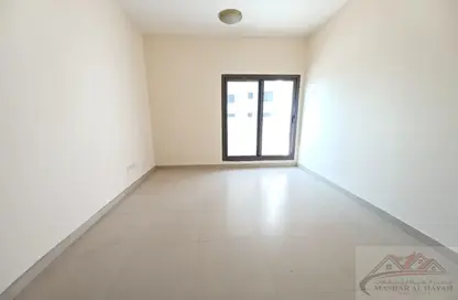 شقة - 2 غرف نوم - 2 حمامات للايجار في برج القمر 2 - أبراج القمر - النهدة - الشارقة