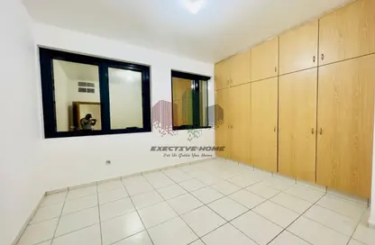 Empty Room image for: Apartment - 1 Bedroom - 1 Bathroom for rent in Bin Arar Building - Al Najda Street - Abu Dhabi, Image 1