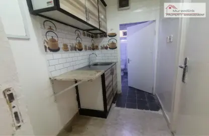 صورة لـ مطبخ شقة - 1 حمام للايجار في الخالدية - أبوظبي ، صورة رقم 1