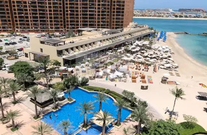 Apartment - 3 Bedrooms - 4 Bathrooms for rent in Al Msalli - Shoreline Apartments - Palm Jumeirah - Dubai