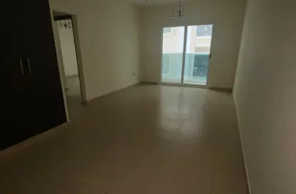 شقة - 2 غرف نوم - 2 حمامات للايجار في مجمع مويلح - تجارية مويلح - الشارقة