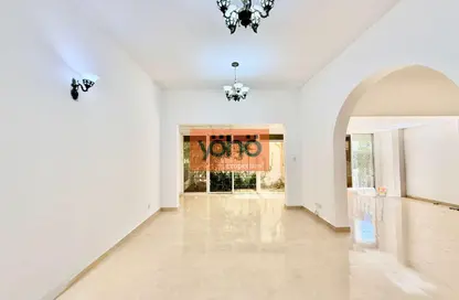 Villa - 4 Bedrooms - 5 Bathrooms for rent in Jumeirah 1 Villas - Jumeirah 1 - Jumeirah - Dubai