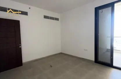 شقة - غرفة نوم - 2 حمامات للايجار في مجمع مويلح - تجارية مويلح - الشارقة