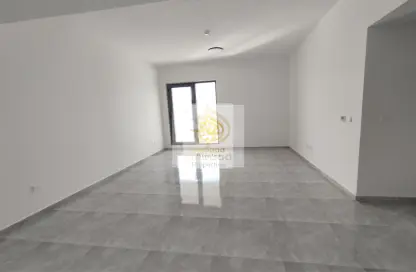 Apartment - 3 Bedrooms - 3 Bathrooms for rent in Al Warsan 4 - Al Warsan - Dubai